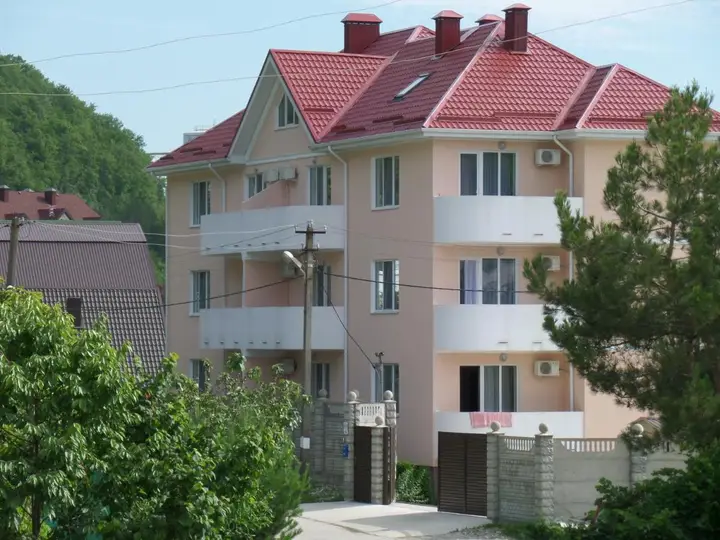 Небуг: Guest House Admiral