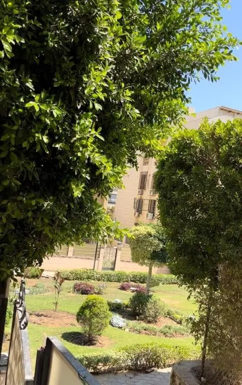 Каир: Comfortable apartment with a private garden near AUC شقه فندقيه