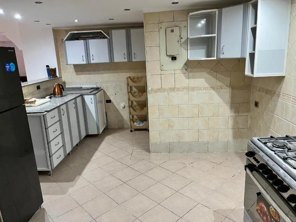 Каир: Comfortable apartment with a private garden near AUC شقه فندقيه