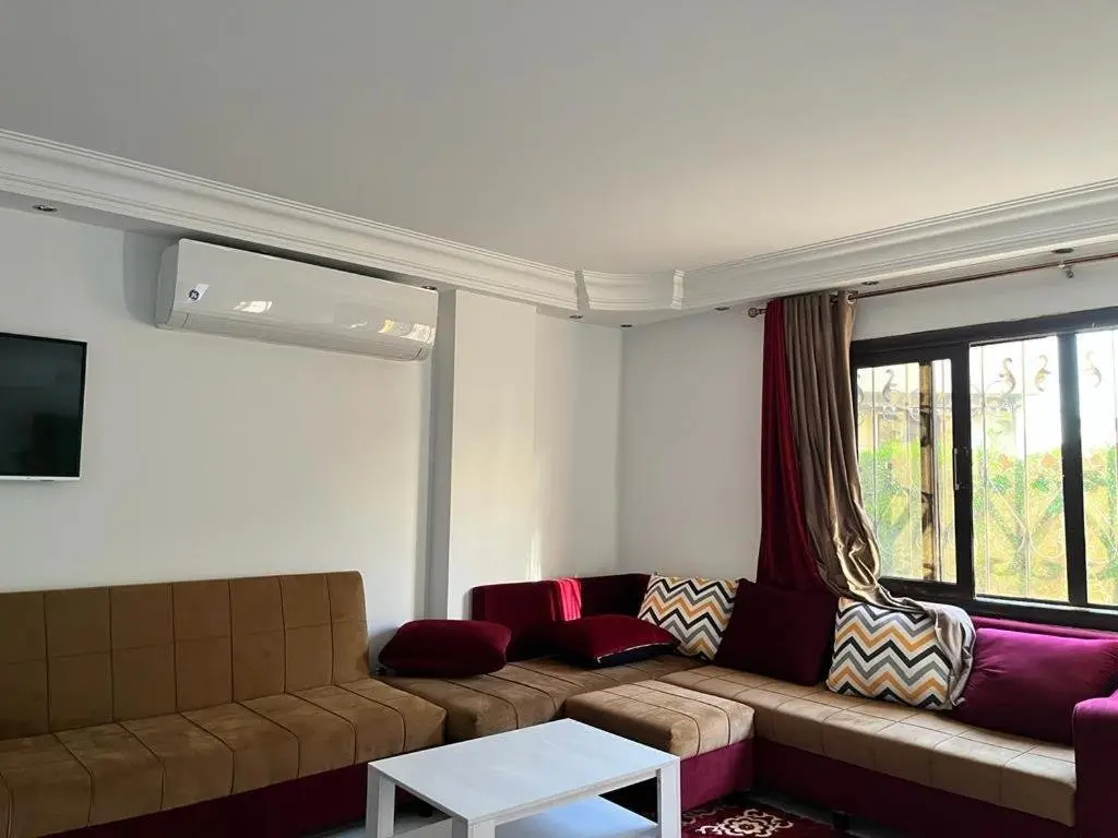 Каир: Comfortable apartment with a private garden near AUC شقه فندقيه