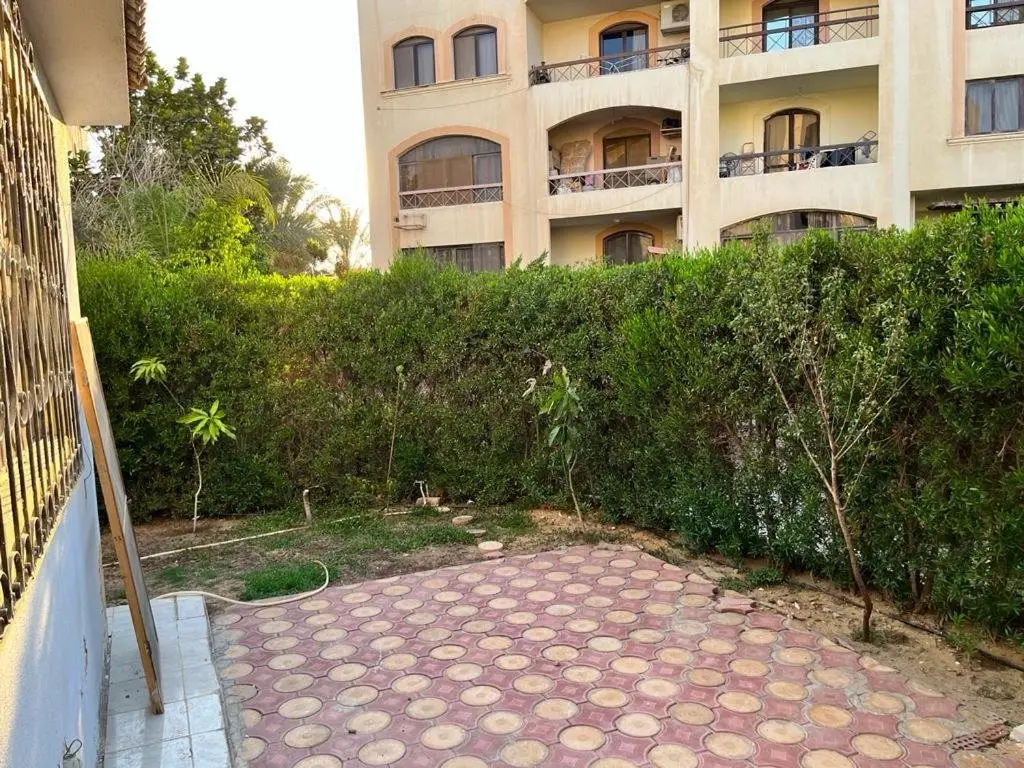 Каир: Comfortable apartment with a private garden near AUC شقه فندقيه