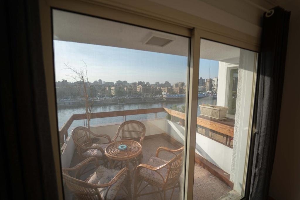 Гиза: Lovely 2 BDR apartment with direct Nile view