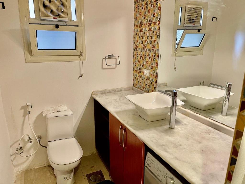 Гиза: Lovely 2 BDR apartment with direct Nile view