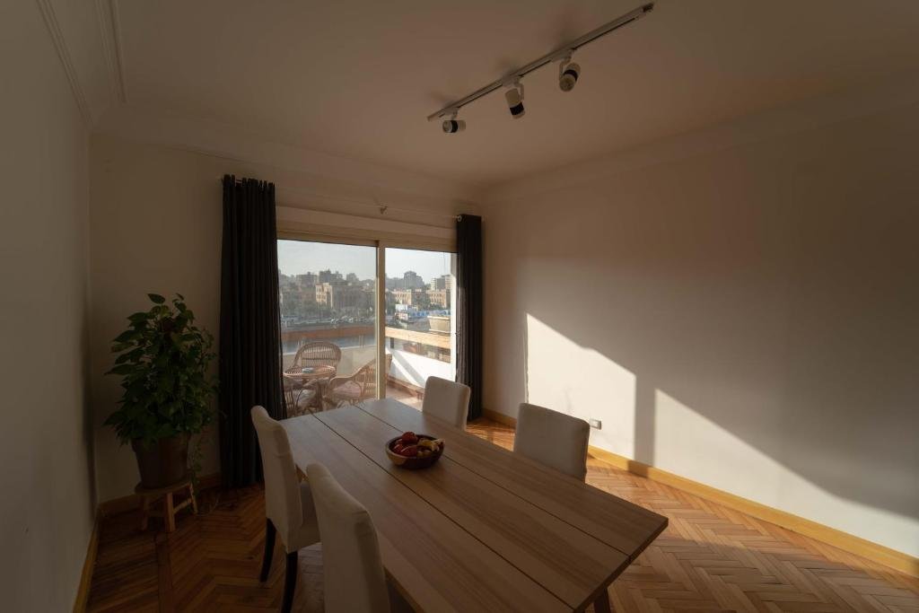 Гиза: Lovely 2 BDR apartment with direct Nile view