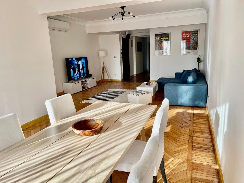 Гиза: Lovely 2 BDR apartment with direct Nile view