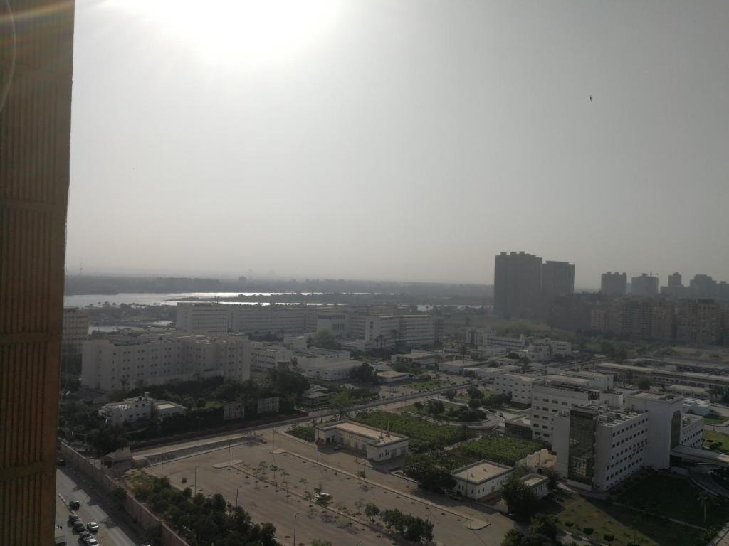 Каир: Three bedrooms apartment Nile view maadi