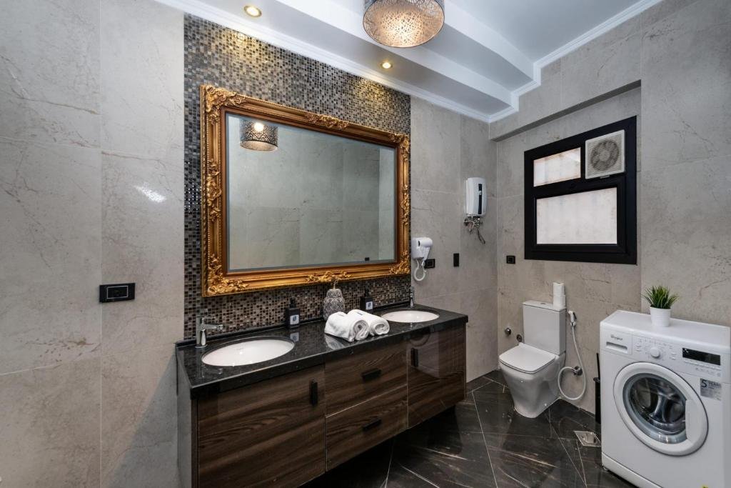Каир: The Bold Parisian House - Steps From The Best Mall in Cairo