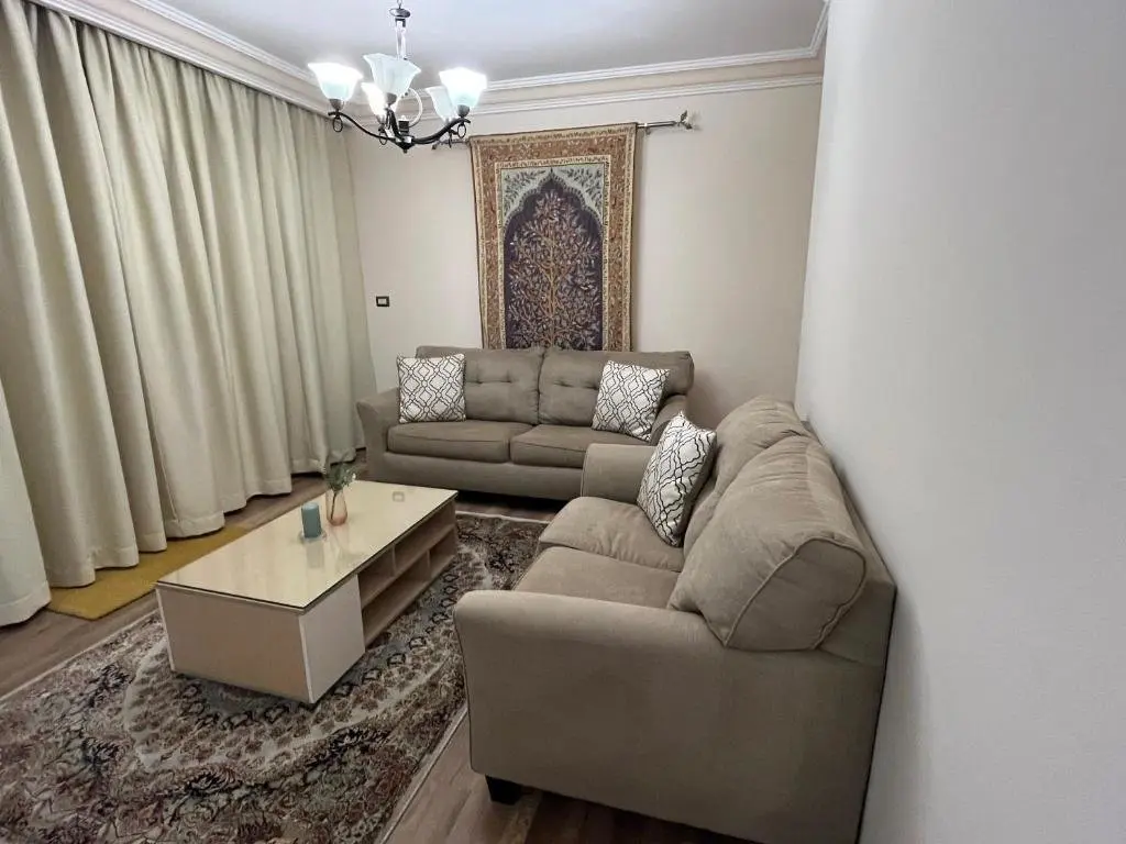 Каир: Families Only - Rehab - 4th Stage - Ground Floor with Garden