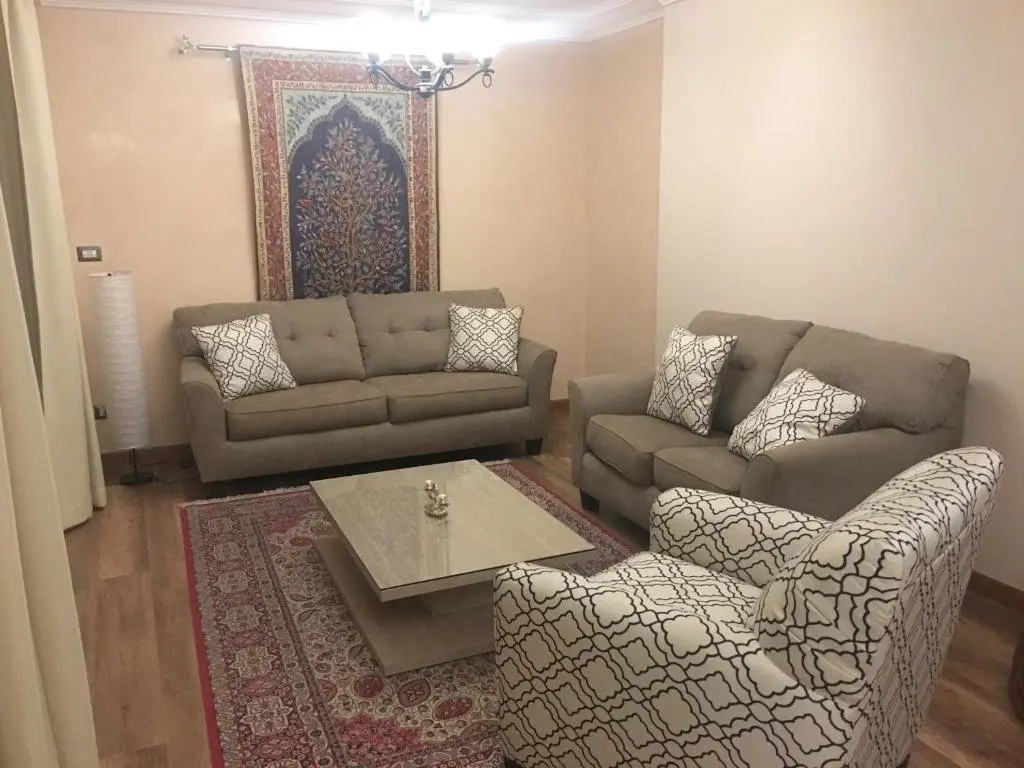 Каир: Families Only - Rehab - 4th Stage - Ground Floor with Garden