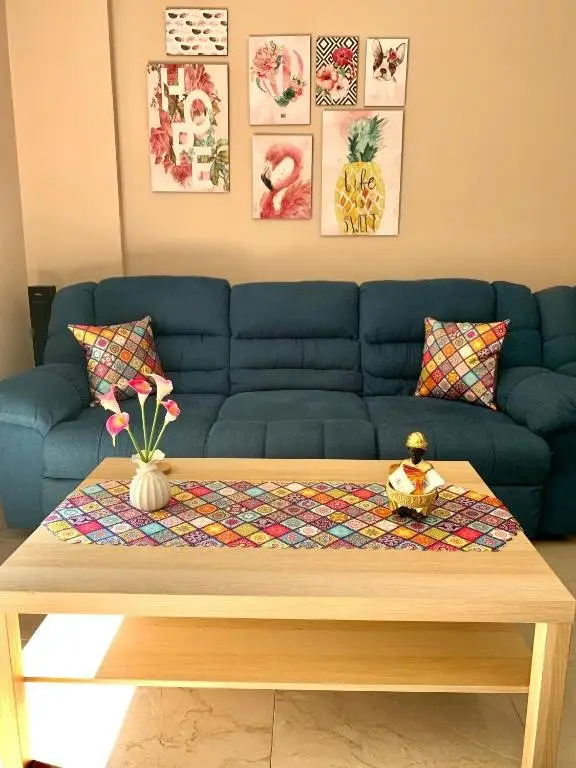 Каир: Lovely 2-Bedroom Condo in Compound w Jacuzzi Garden View Wi-Fi, Netflix