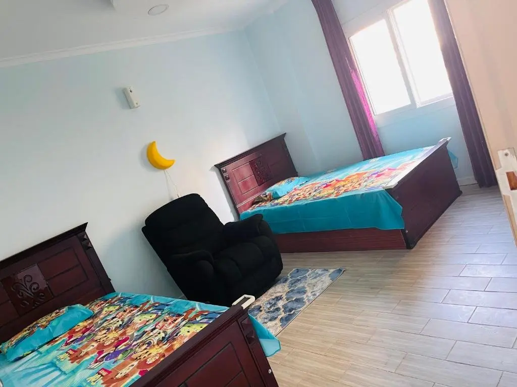 Каир: Lovely 2-Bedroom Condo in Compound w Jacuzzi Garden View Wi-Fi, Netflix