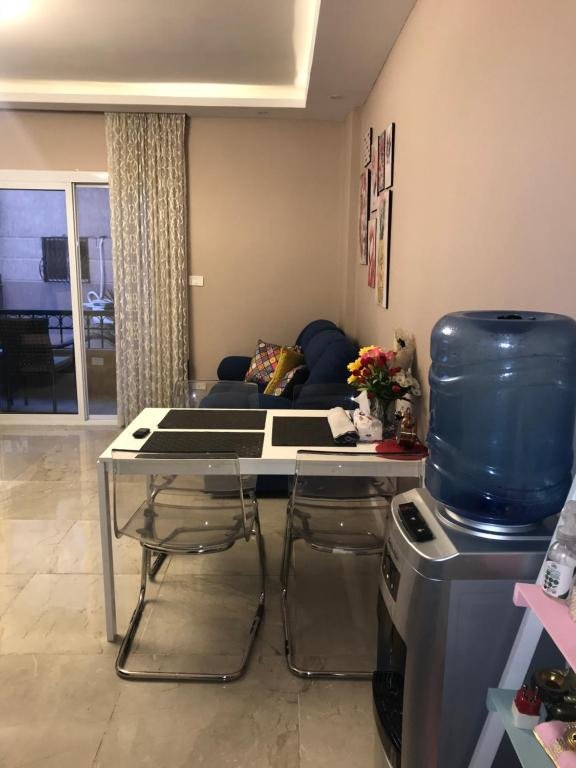 Каир: Lovely 2-Bedroom Condo in Compound w Jacuzzi Garden View Wi-Fi, Netflix