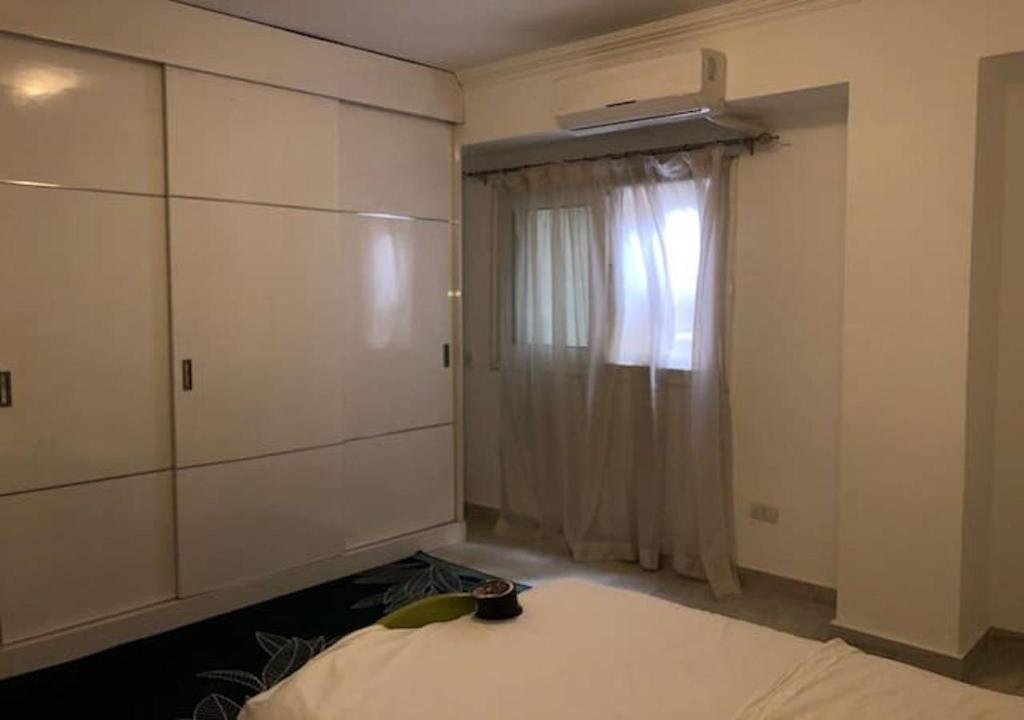 Каир: Modern 3 Bedroom Apartment Walk to Cafés & Bookstores