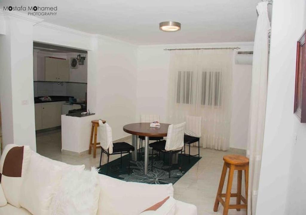 Каир: Modern 3 Bedroom Apartment Walk to Cafés & Bookstores