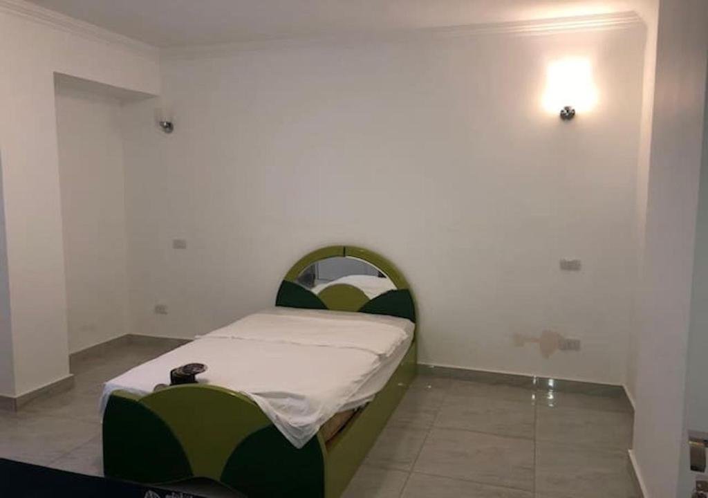 Каир: Modern 3 Bedroom Apartment Walk to Cafés & Bookstores