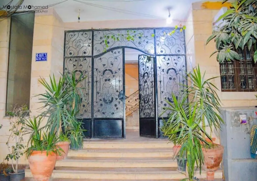 Каир: Modern 3 Bedroom Apartment Walk to Cafés & Bookstores