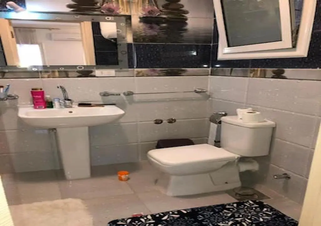 Каир: Modern 3 Bedroom Apartment Walk to Cafés & Bookstores