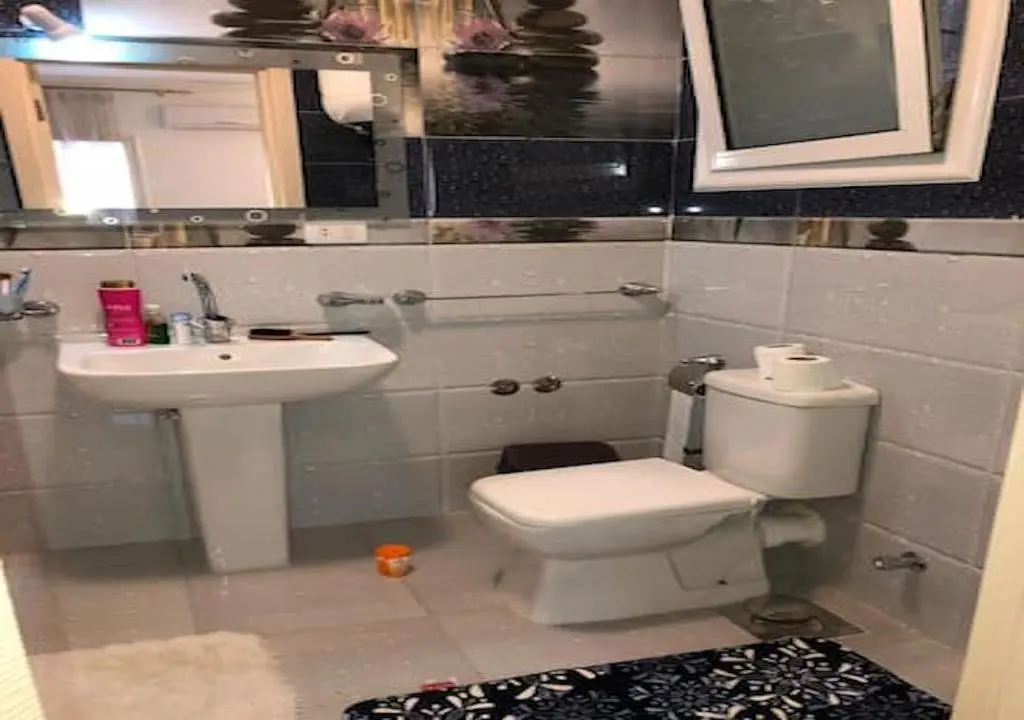 Каир: Modern 3 Bedroom Apartment Walk to Cafés & Bookstores
