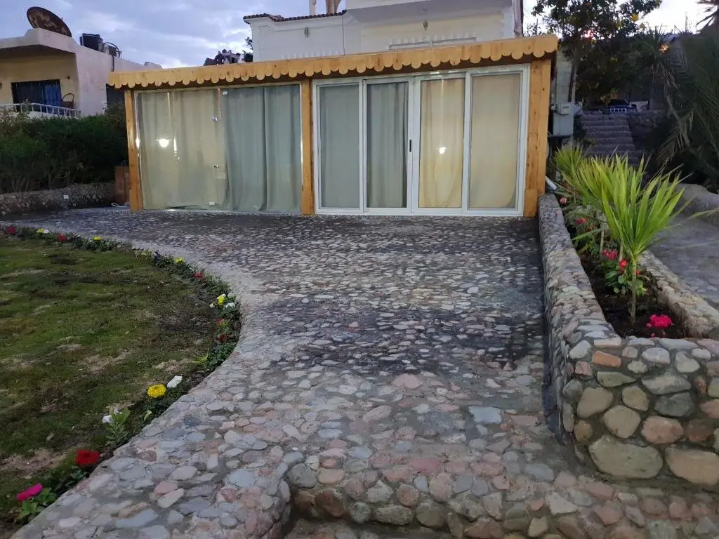 Хургада: One Bedroom Chalet on old sheraton rd ground floor with garden and sea view