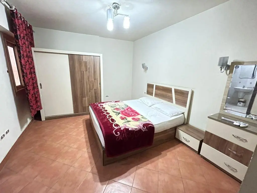 Айн-Сохна: Porto Sokna Pyramids booking sea view apartment family only