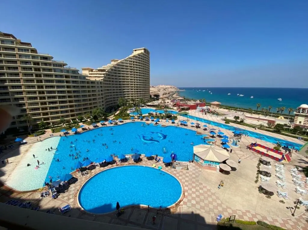 Айн-Сохна: Porto Sokna Pyramids booking sea view apartment family only