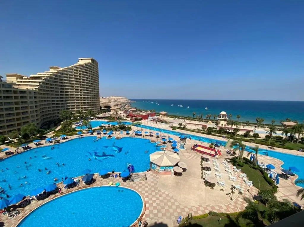 Айн-Сохна: Porto Sokna Pyramids booking sea view apartment family only