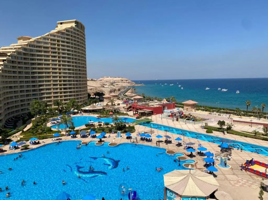 Айн-Сохна: Porto Sokna Pyramids booking sea view apartment family only
