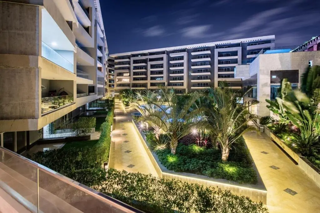 Каир: Waterfront Designer 2br W/ Pool Access - 5 Min To Airport