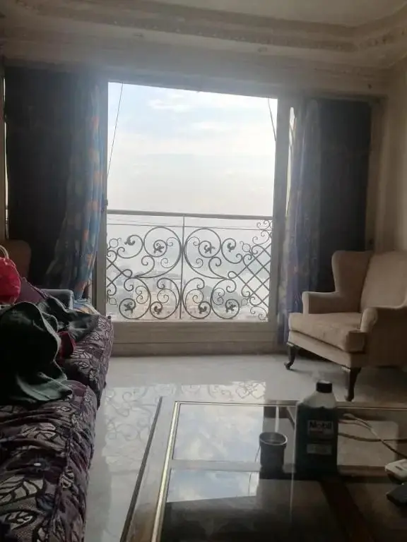 Каир: كورنيش النيل ابراج المهندسين المعادي بجوار مستشفي السلام