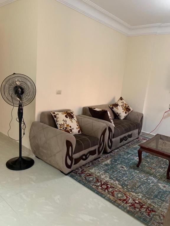 Каир: Acacia compound