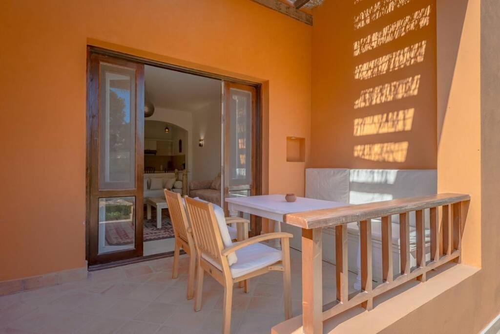 Эль-Гуна: Elegant 1BR Apartment in South Marina Ground Floor