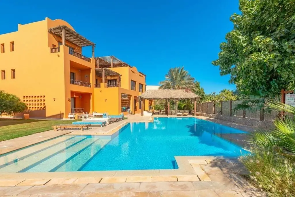 Эль-Гуна: Elegant 1BR Apartment in South Marina Ground Floor