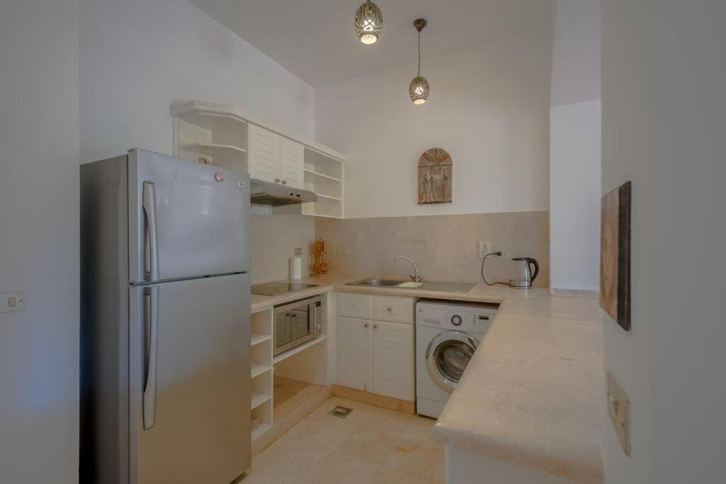 Эль-Гуна: Elegant 1BR Apartment in South Marina Ground Floor