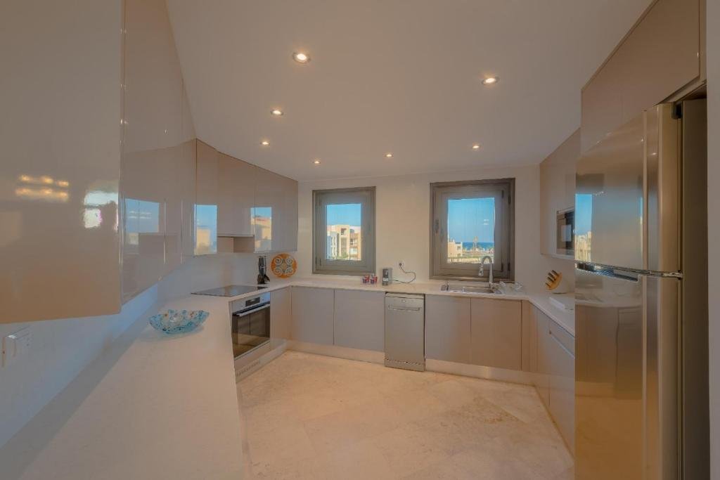 Эль-Гуна: Heated Jacuzzi 2BR Apartment on Yacht view