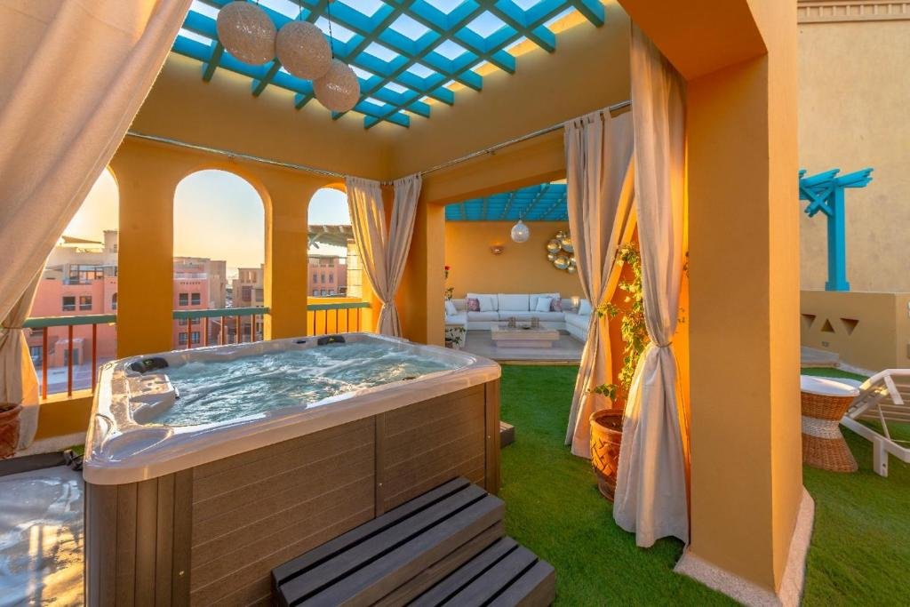 Эль-Гуна: Heated Jacuzzi 2BR Apartment on Yacht view