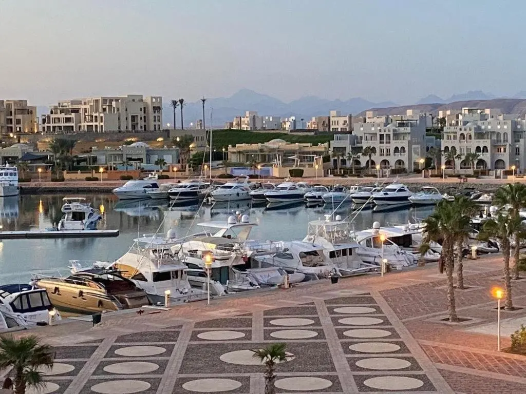Эль-Гуна: Heated Jacuzzi 2BR Apartment on Yacht view