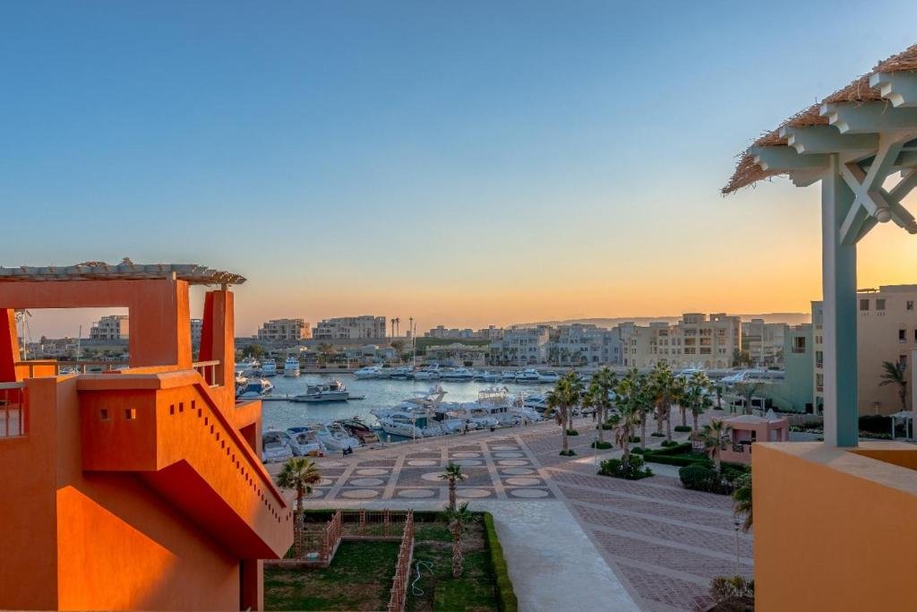 Эль-Гуна: Heated Jacuzzi 2BR Apartment on Yacht view