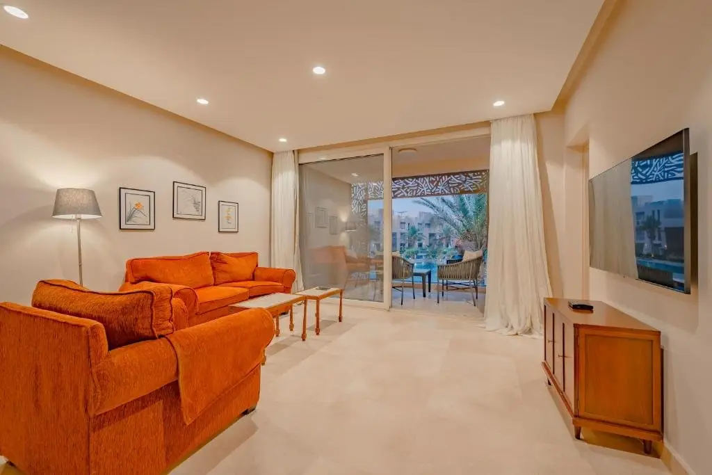 Эль-Гуна: Elegant 2-Bedroom Apartment in Mangroovy, Pool & Beach