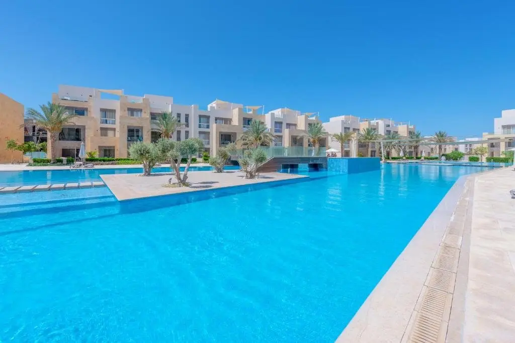 Эль-Гуна: Elegant 2-Bedroom Apartment in Mangroovy, Pool & Beach