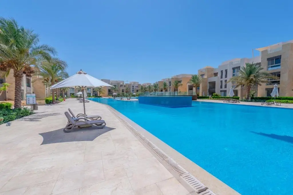 Эль-Гуна: Elegant 2-Bedroom Apartment in Mangroovy, Pool & Beach