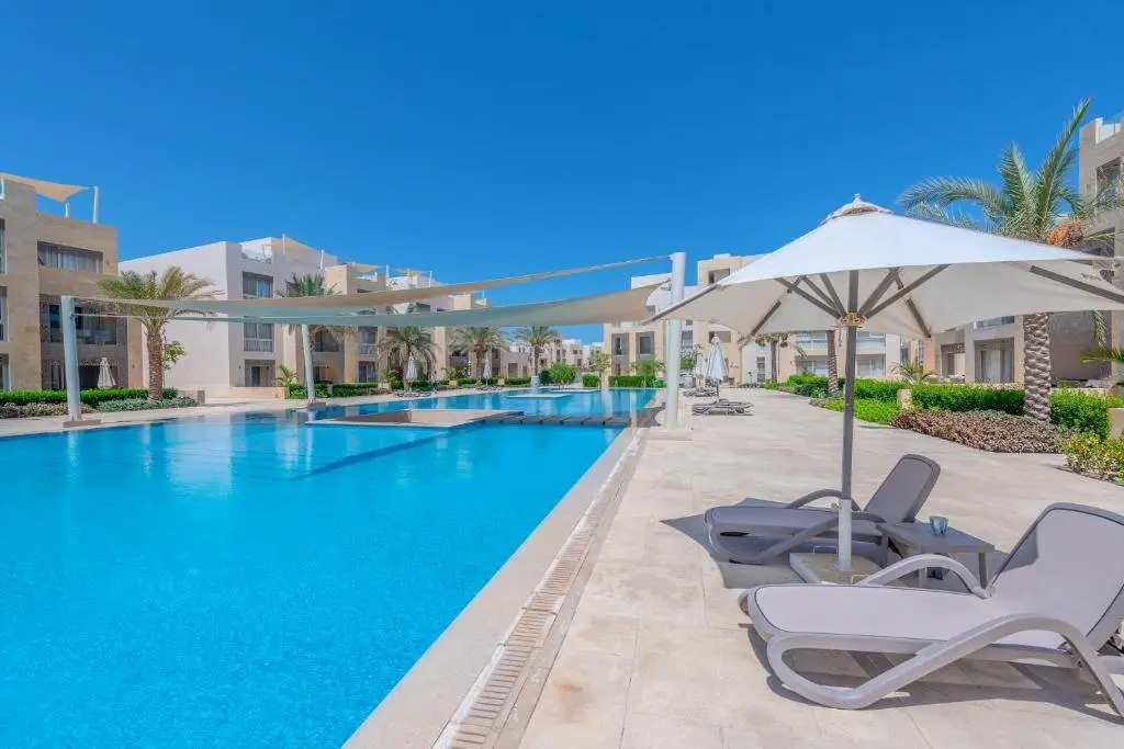 Эль-Гуна: Elegant 2-Bedroom Apartment in Mangroovy, Pool & Beach