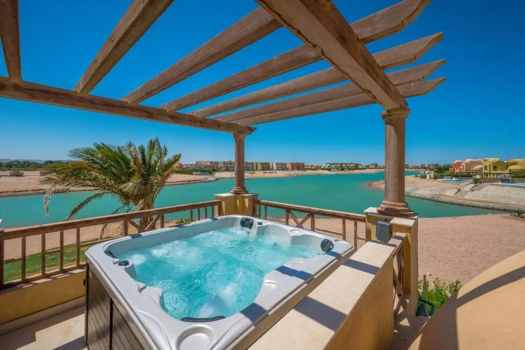 Эль-Гуна: Scenic Views 3 Bedroom Villa with Private Jacuzzi in Sabina