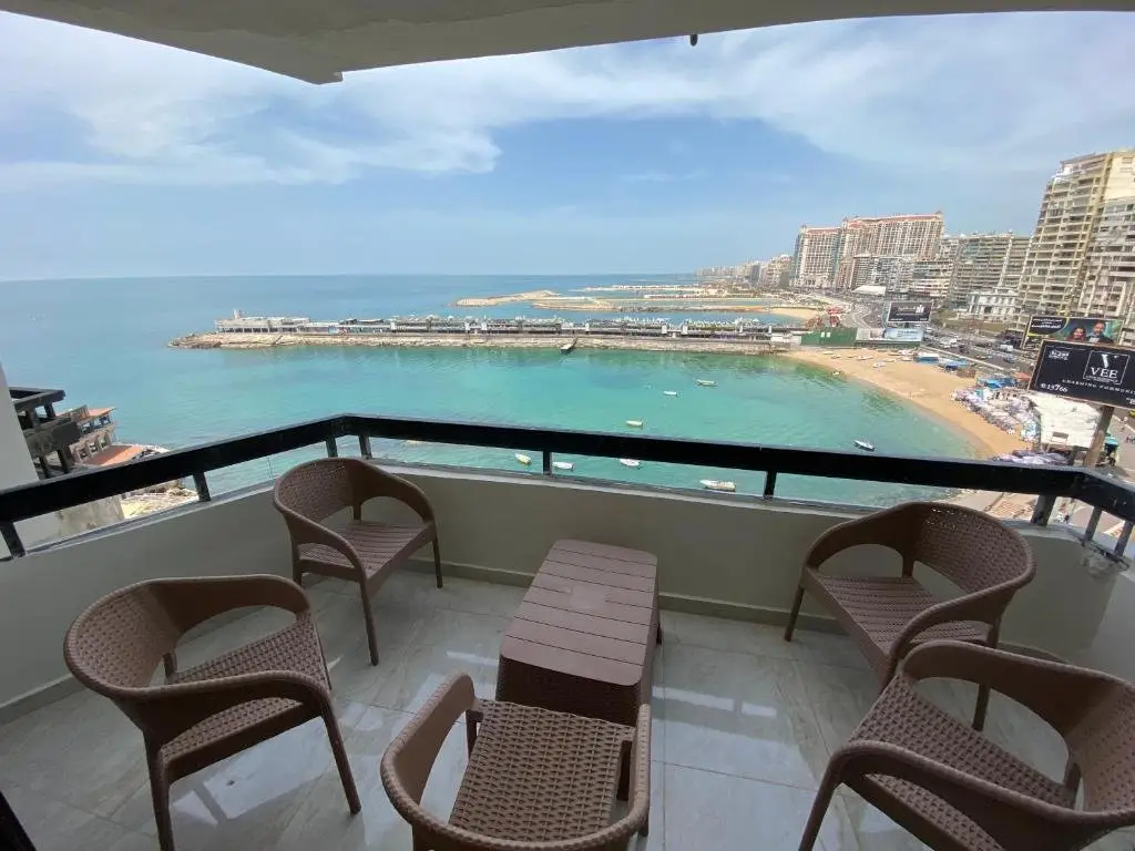 Александрия: Alexandria Luxury Apartments Gleem 1 Direct Sea View