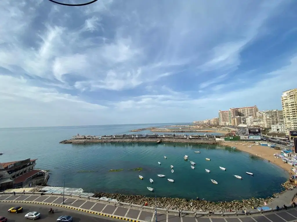 Александрия: Alexandria Luxury Apartments Gleem 1 Direct Sea View