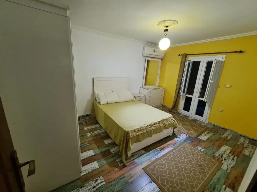 Александрия: Sunny modern apartment with good internet, near from city center of Alexandria