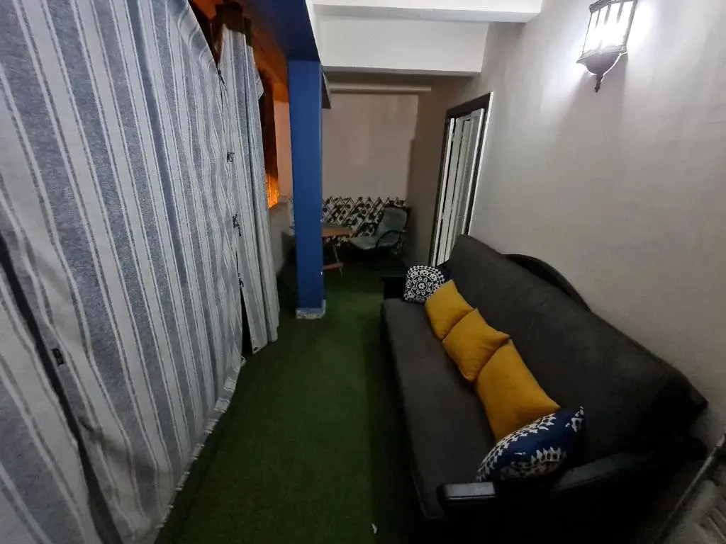 Александрия: Sunny modern apartment with good internet, near from city center of Alexandria