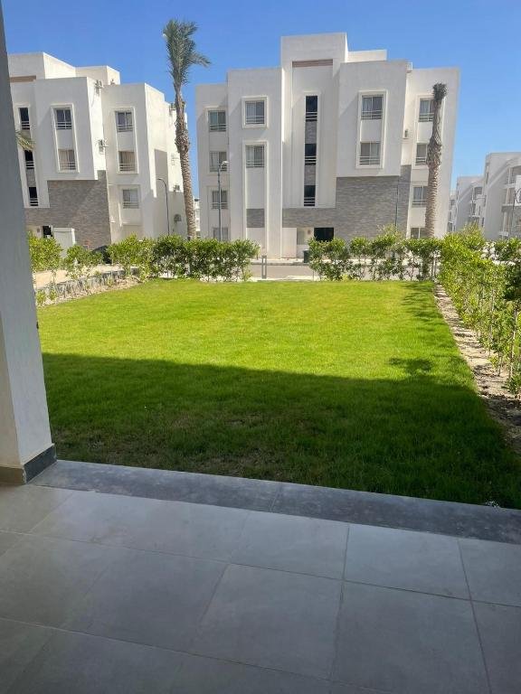 Вади-Дельга: 2 bedroom Chalet with garden for rent at Amwaj north cost