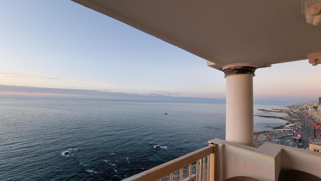 Александрия: Alex sea view apartment - families only