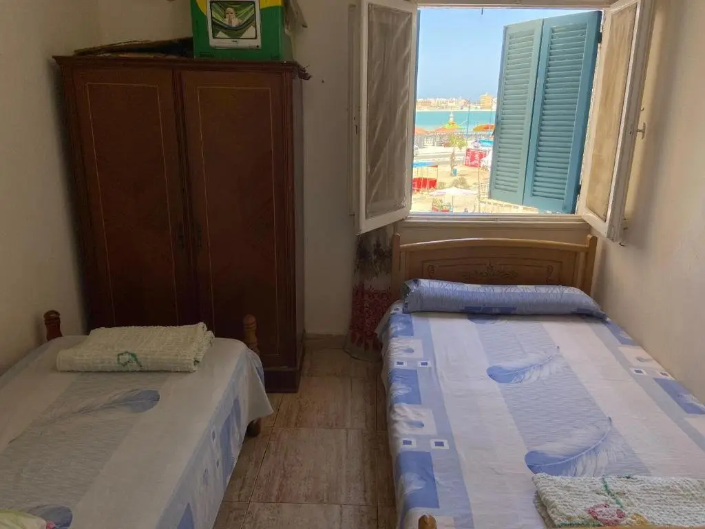 Lovely 4 bed vacation apartment with sea view — фото 1
