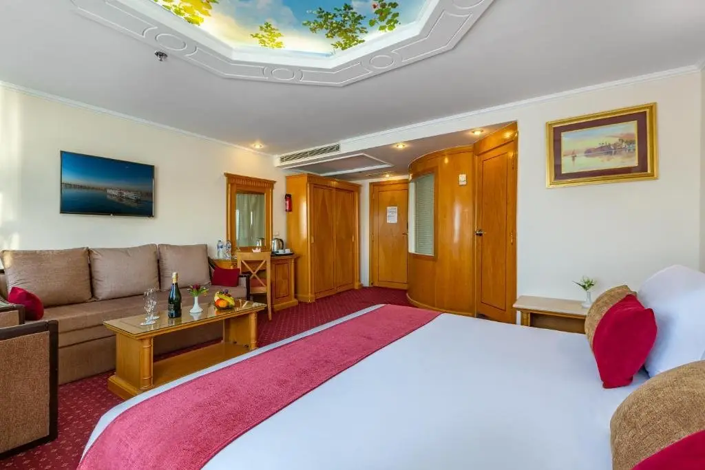 Луксор: MS Chateau Lafayette Nile Cruise - 4 nights from Luxor each Monday and 3 nights from Aswan each Friday
